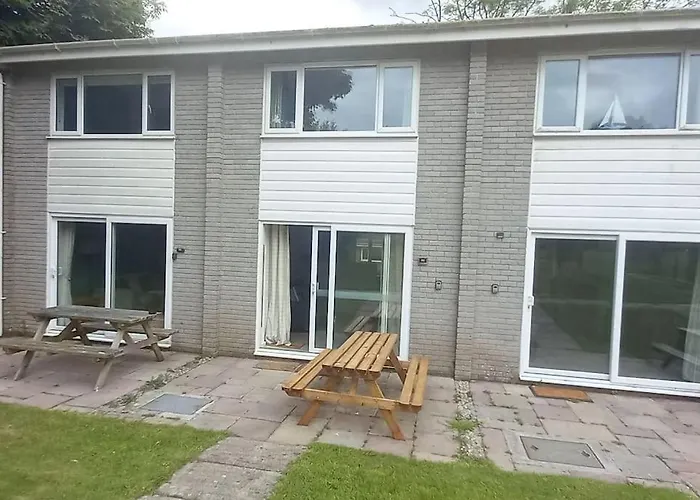 Sunny Holiday House